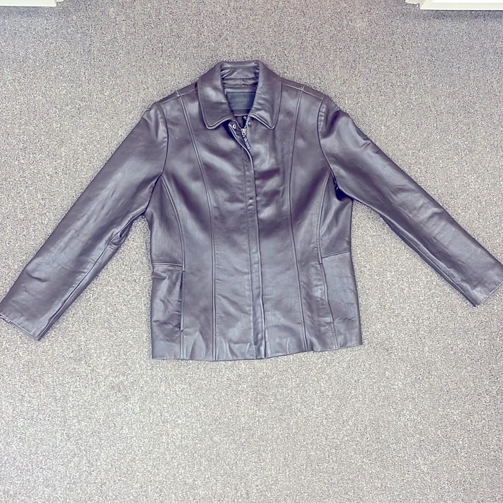 Women’s vintage deep brown leather jacket large.